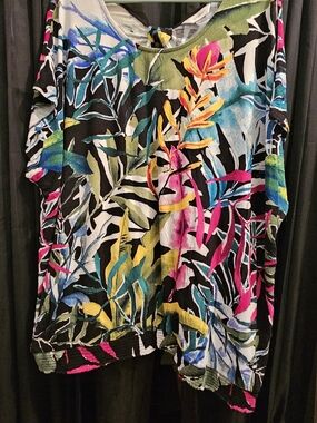 Vibrant Tropical Print Short Sleeve Top